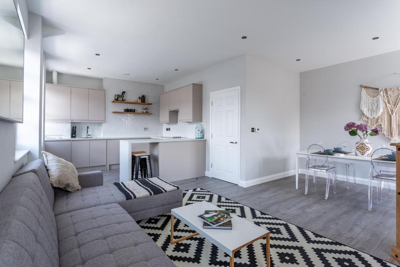 2 Bedroom Apartments With Sofa Bed In Southend Exterior photo